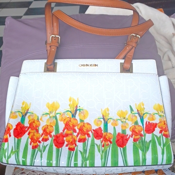 Calvin Klein Cream and Red Floral Shoulder Bag with Structured Design, 12x9x3 - Picture 1 of 10